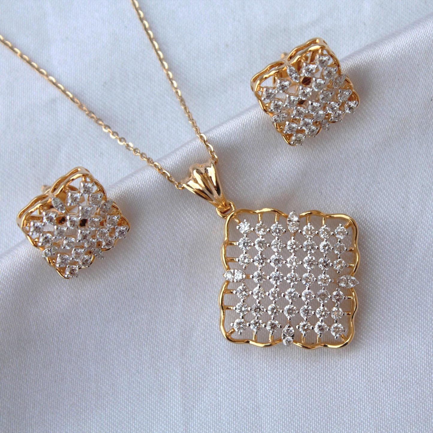 Cluster Diamond Gold Jewelry Set, 18K Yellow Gold Pendant with Earrings Set, Statement Real Diamond Jewelry, Wedding Gift for Bridesmaids