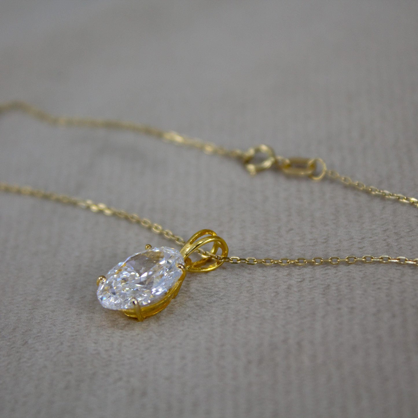 D Color Oval Moissanite Necklace in Gold, VVS1 Clarity Elegant Daily Jewelry, Oval Cut Minimalist Moissanite Gold Necklace in 18k Gold