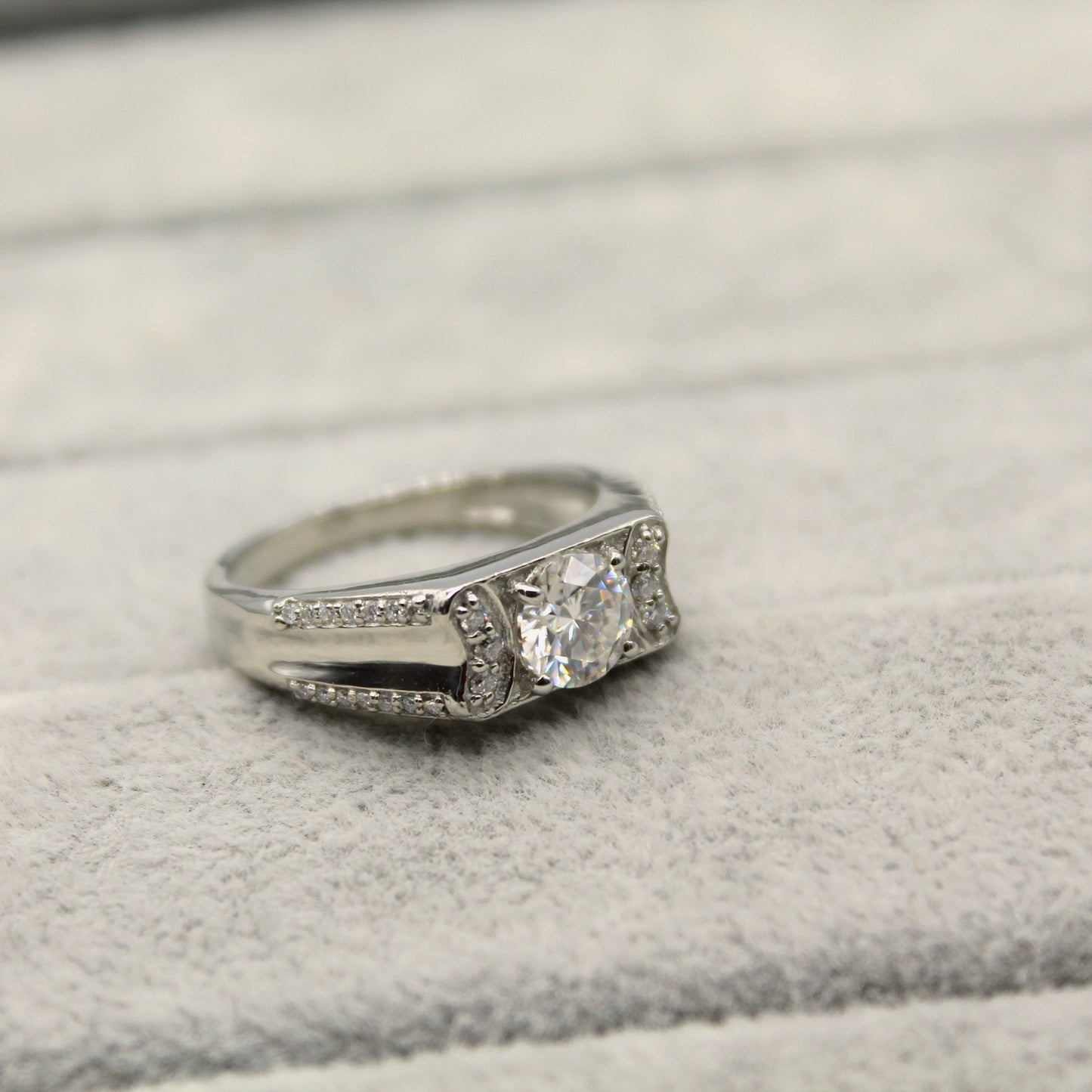 Round Cut Moissanite Diamond Men's Ring, 925 Sterling Silver Proposal Ring, Wedding & Engagement Ring, 6.5 MM Excellent Cut Ring for Him