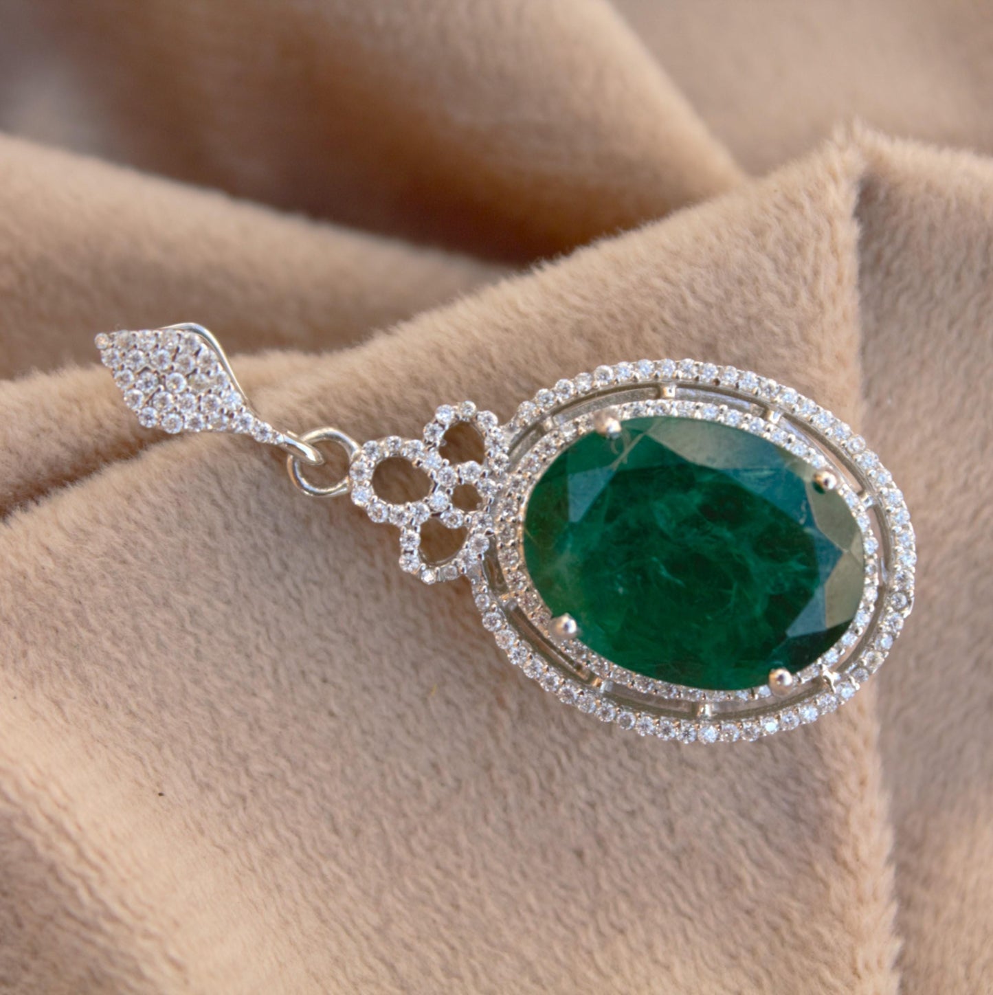 925Sterling Silver Vintage Pendant, Green Emerald Inclusion with Moissanite Pendant, Oval Cut Designer Jewelry for Her, Perfect Gift for Mom