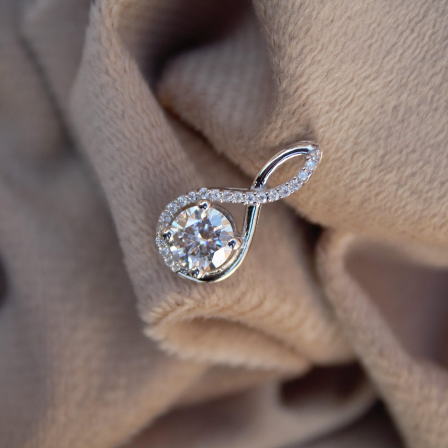 Colorless Moissanite Pendant in 925 Sterling Silver, Round Cut Stone Pendant, White Stone Minimalist Pendant, Silver Dainty Pendant Jewelry