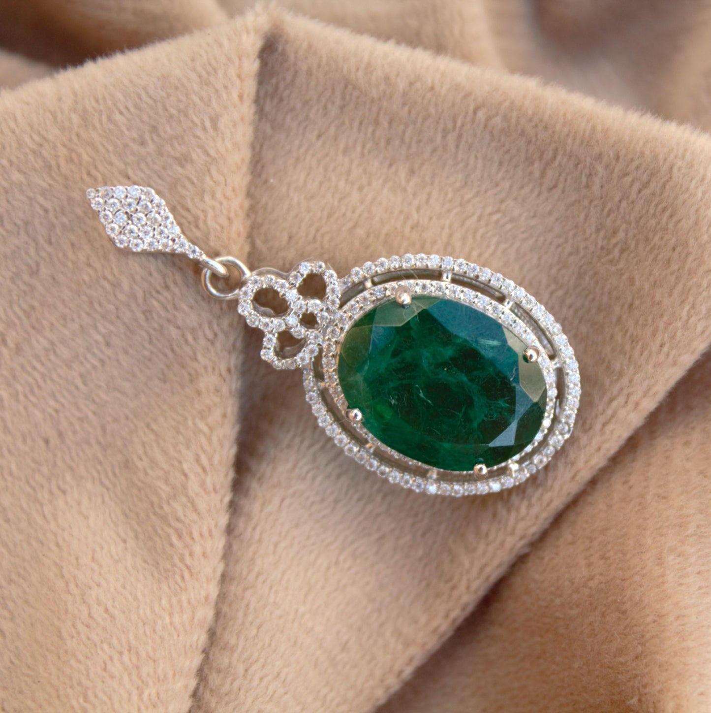 925Sterling Silver Vintage Pendant, Green Emerald Inclusion with Moissanite Pendant, Oval Cut Designer Jewelry for Her, Perfect Gift for Mom