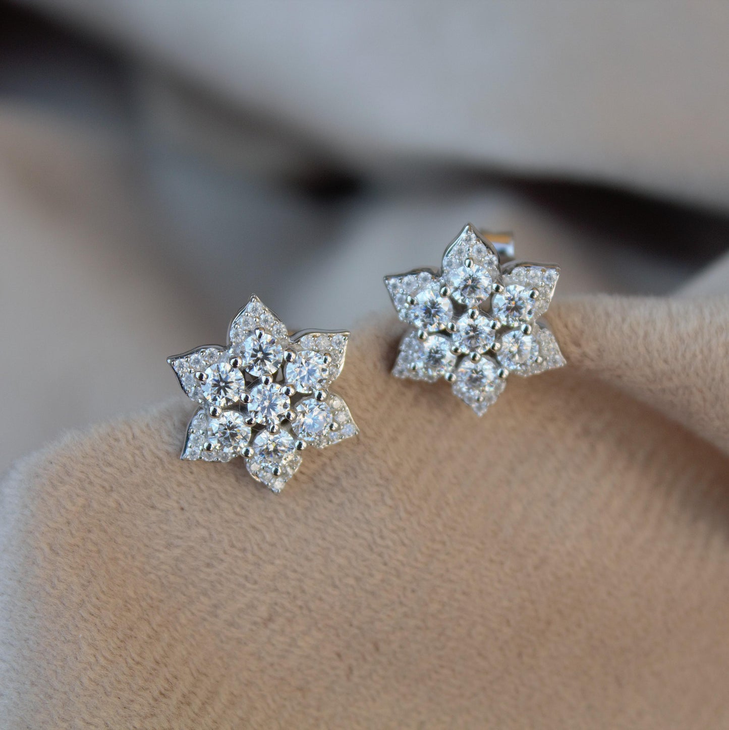 Vintage Style Floral Moissanite Stud Earrings, 925 Sterling Silver Wedding Jewelry for Bride, Push Back Earrings, Lightweight Stud Earrings