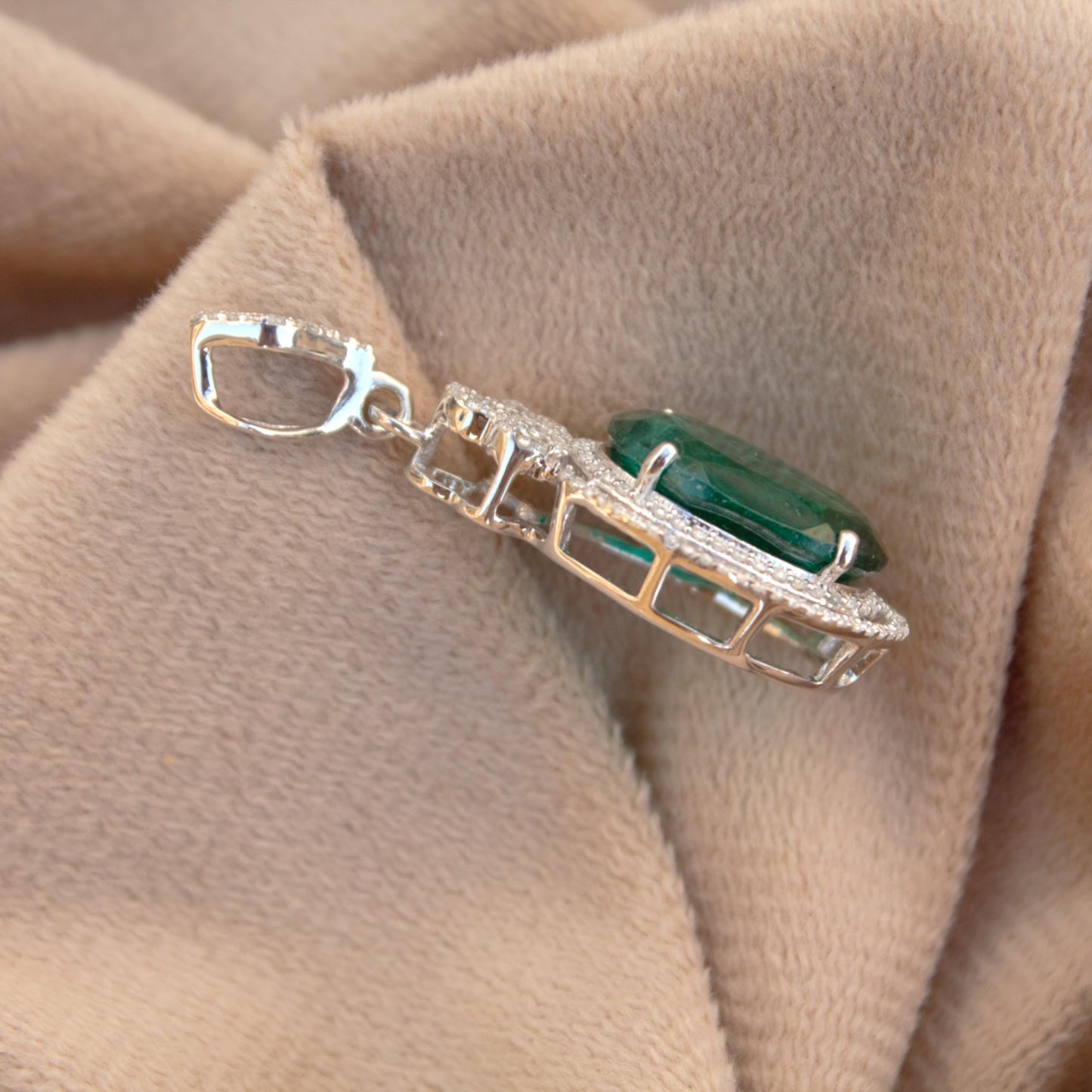 925Sterling Silver Vintage Pendant, Green Emerald Inclusion with Moissanite Pendant, Oval Cut Designer Jewelry for Her, Perfect Gift for Mom