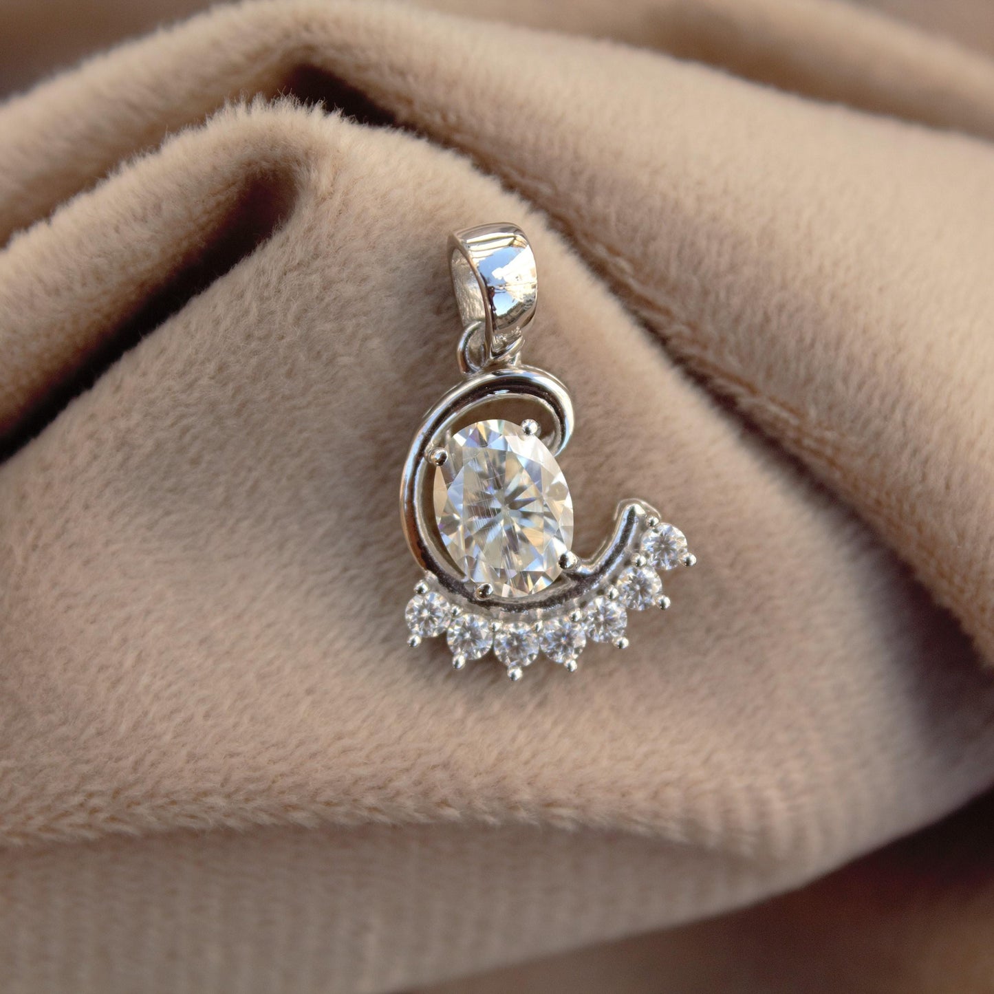 D Color VVS1 Clarity Moissanite Pendant in 925 Sterling Silver, Oval and Round Cut Pendant, Prong Set Pendant, Silver Charm Jewelry for Her