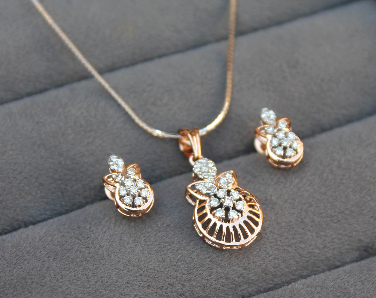 VS-SI Certified Natural Diamonds, 18K Gold Diamond Jewelry Set, Designer Pendant with Chain for Bride, Necklace Earrings Combo Set