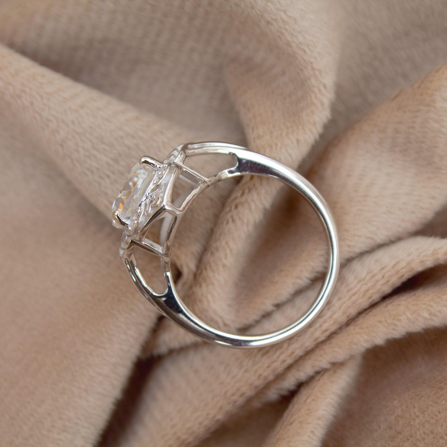 925 Sterling Silver Moissanite Ring, Designer Floral Ring, Luxurious Oval Cut Moissanite Jewelry, Cocktail Party Wear Ring, Graduation Gift