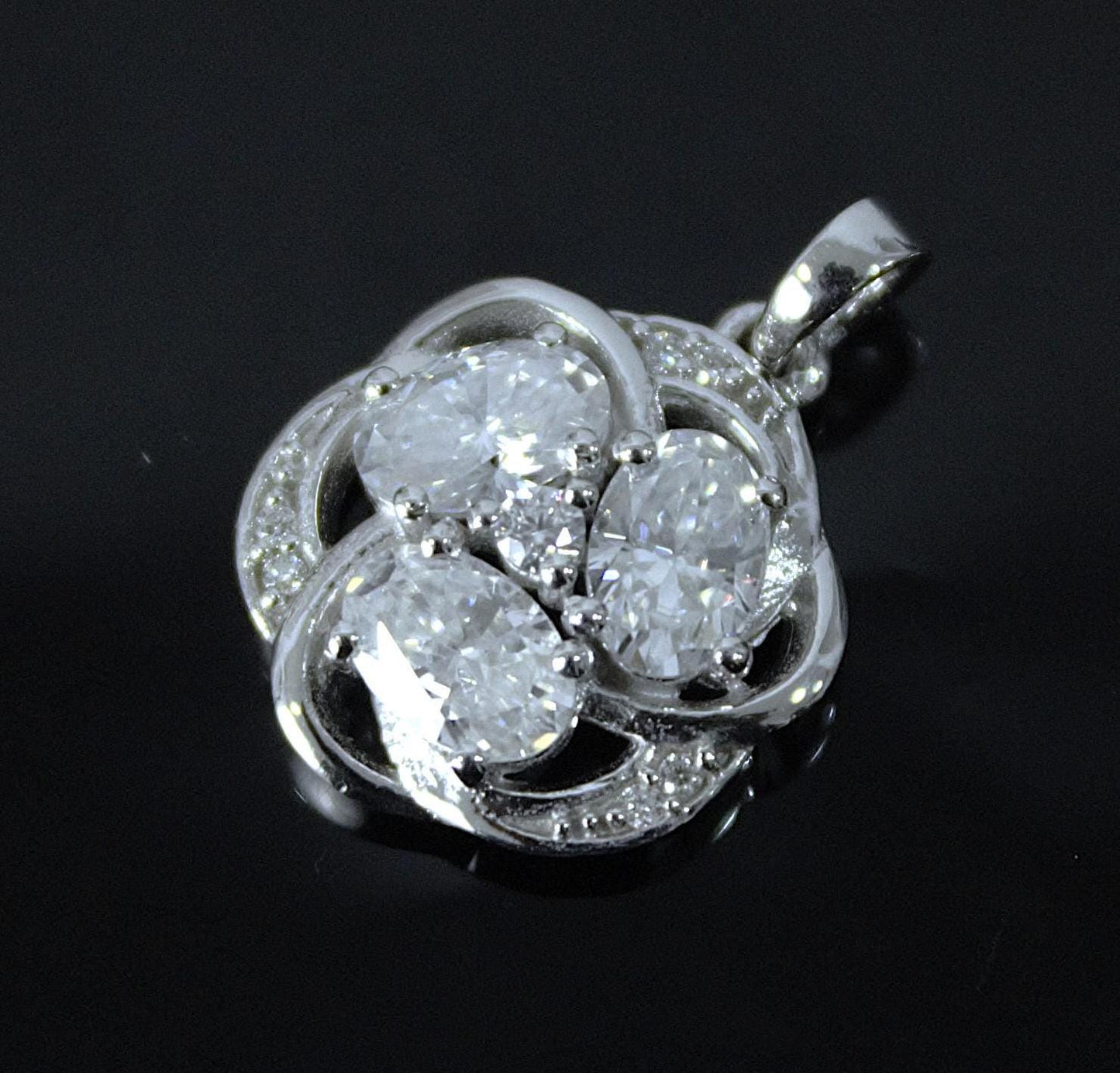 925 Sterling Silver Moissanite Oval Cut Pendant, Silver Dainty Pendant, Designer Jewelry for Her, Moissanite Jewelry, Pendant for Chain