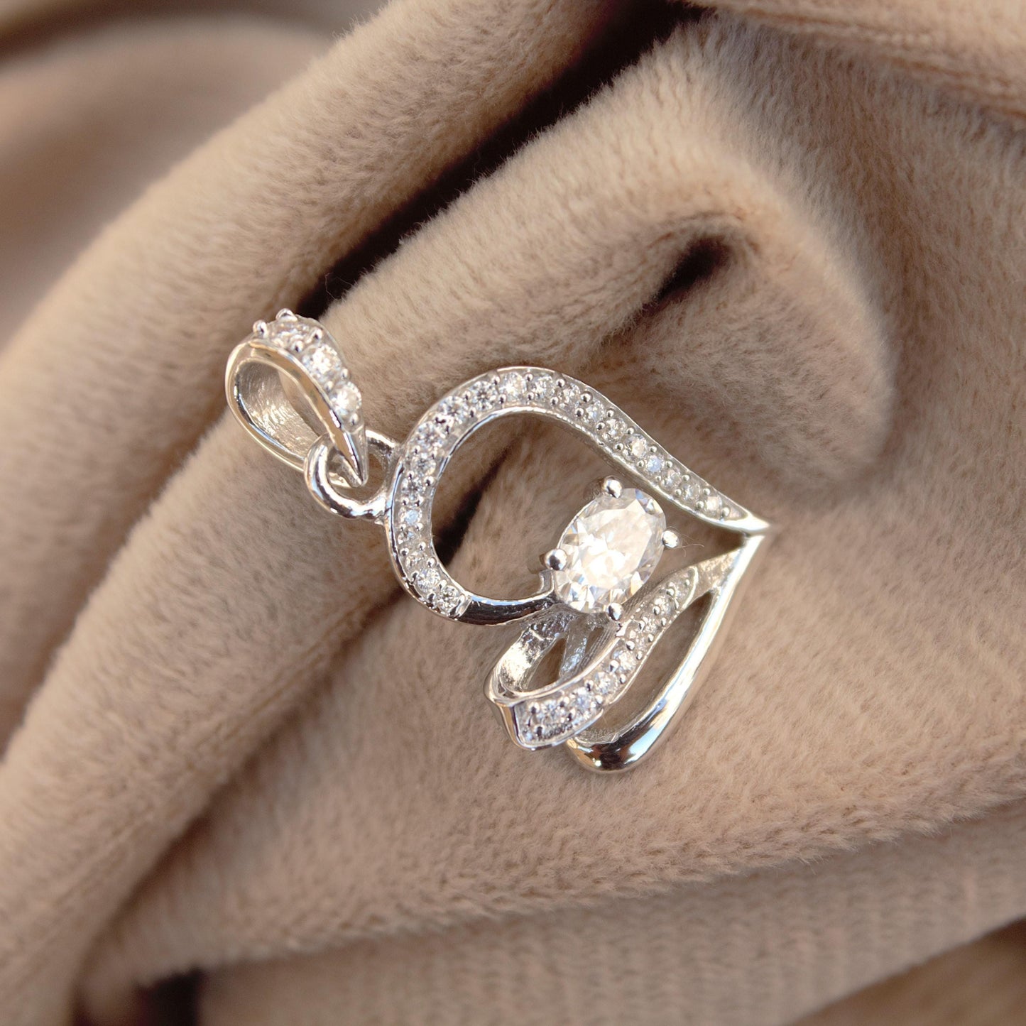 Luxuries Moissanite Heart Shape Pendant, D Color VVS1 Clarity Moissanite Jewelry, Oval Cut Stone Solitaire Pendant, Classic Charm Pendant