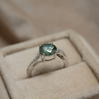 Green Brilliant Cut Moissanite Gold Ring for Women, Elegant Solid White Gold Ring, Prong Setting Lightweight Gold Ring, 18k Gold Jewelry