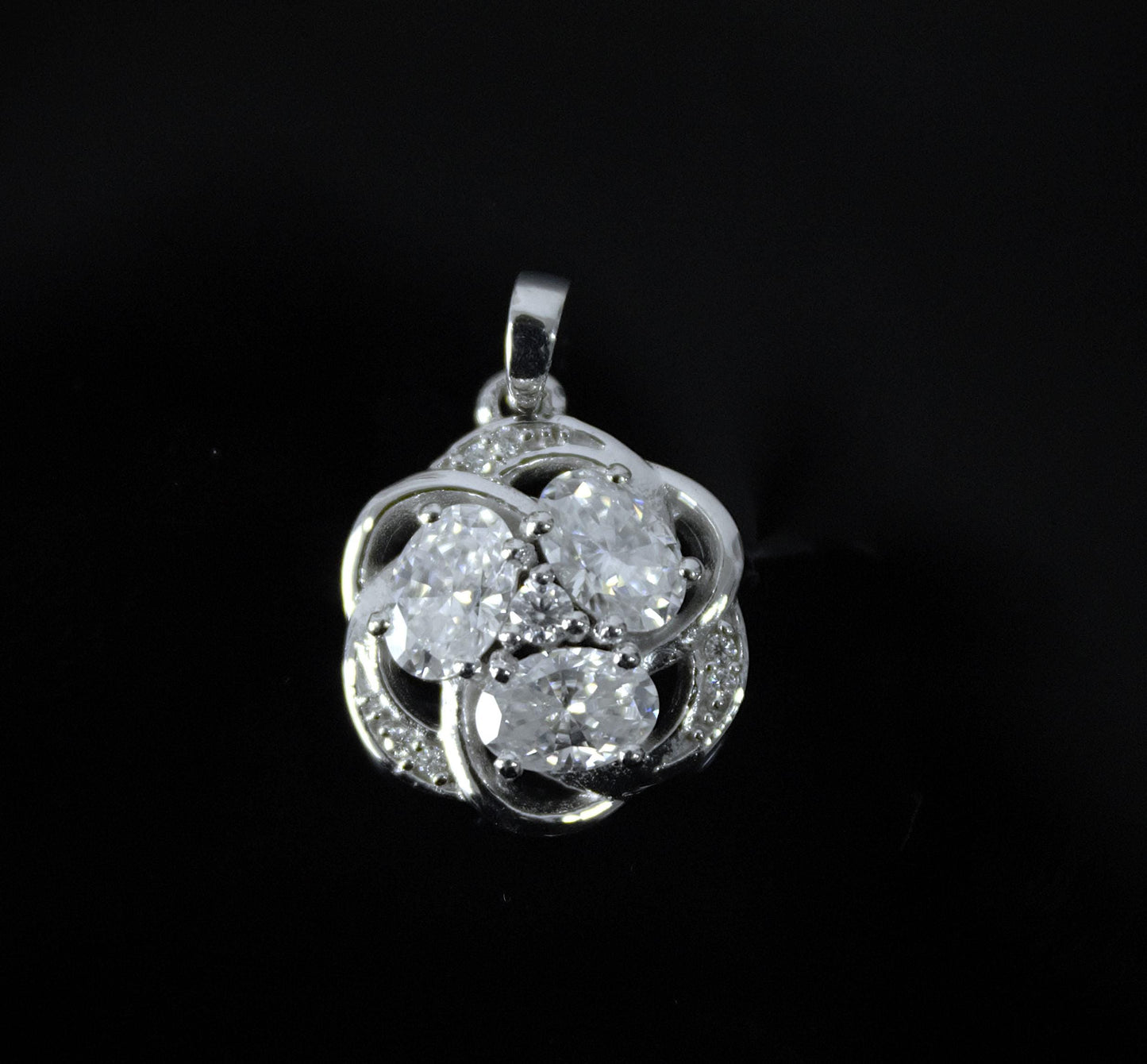 925 Sterling Silver Moissanite Oval Cut Pendant, Silver Dainty Pendant, Designer Jewelry for Her, Moissanite Jewelry, Pendant for Chain