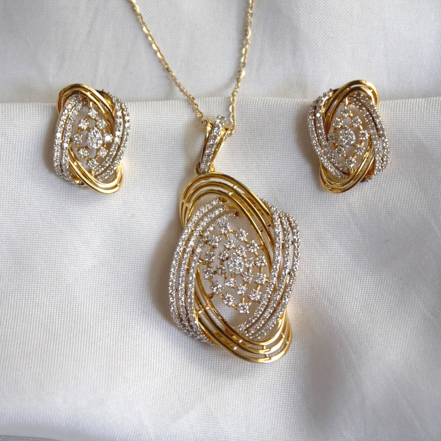 IGI Certified Natural Diamond Yellow Gold Jewelry Set, Pendant Necklace with Stud Earrings, Designer Gold Wedding Jewelry for Bridesmaids