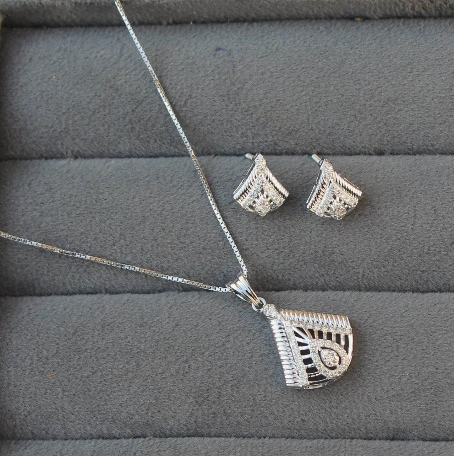 Beautiful Bridal Gold Jewelry Set, Real Diamond Dainty Necklace and Earring Set, Designer Statement 18K Gold Certified Jewelry for Women