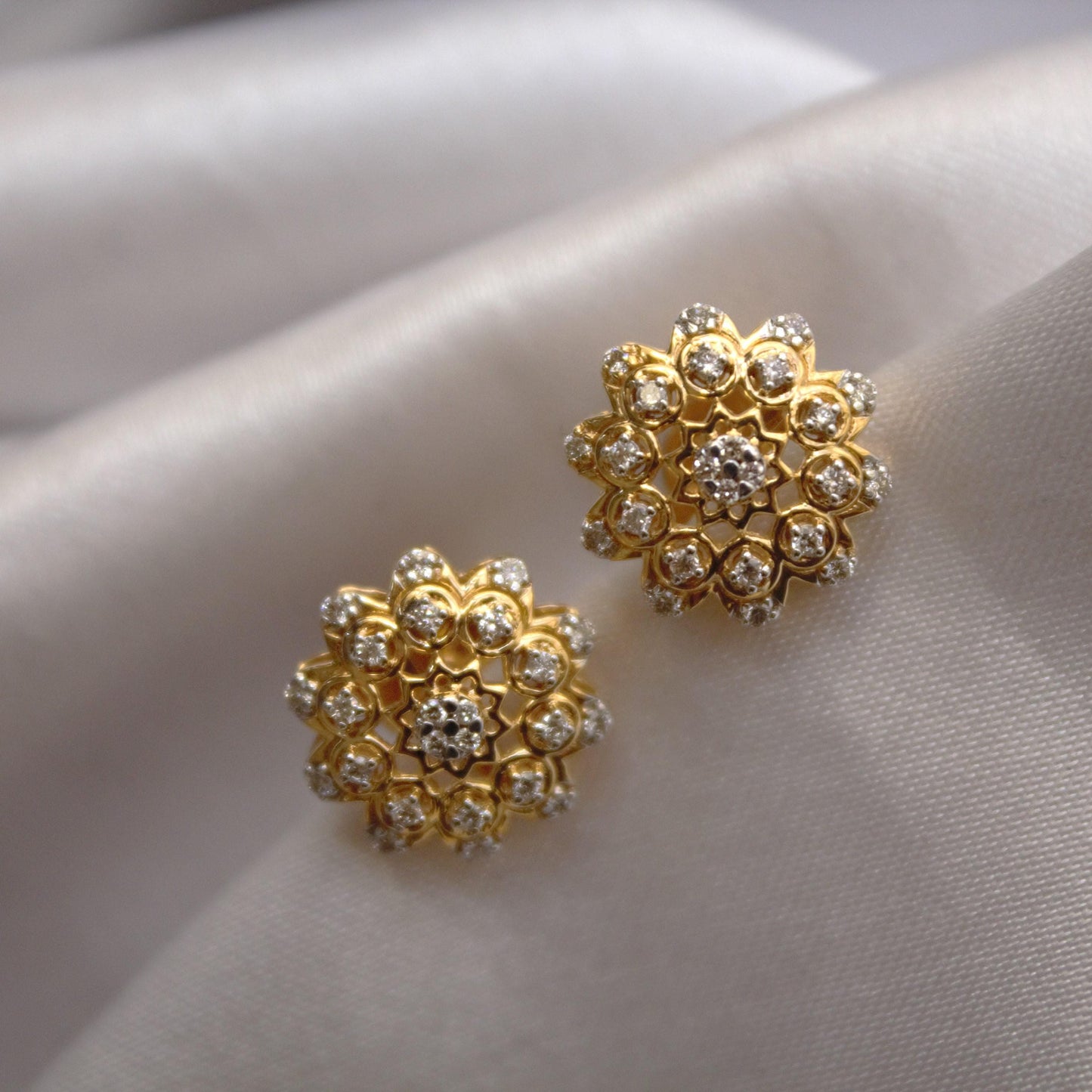 Diamond Gold Jewelry Set for Bride, 18k Yellow Gold Necklace Earrings Set, Cluster Pendant with Stud Earrings, IGI Certified Diamond Jewelry