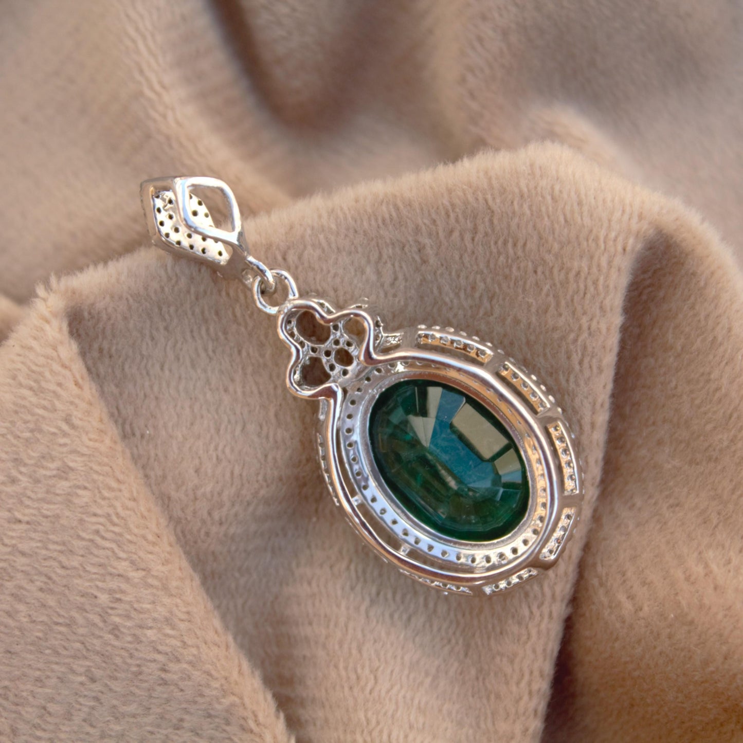 925Sterling Silver Vintage Pendant, Green Emerald Inclusion with Moissanite Pendant, Oval Cut Designer Jewelry for Her, Perfect Gift for Mom