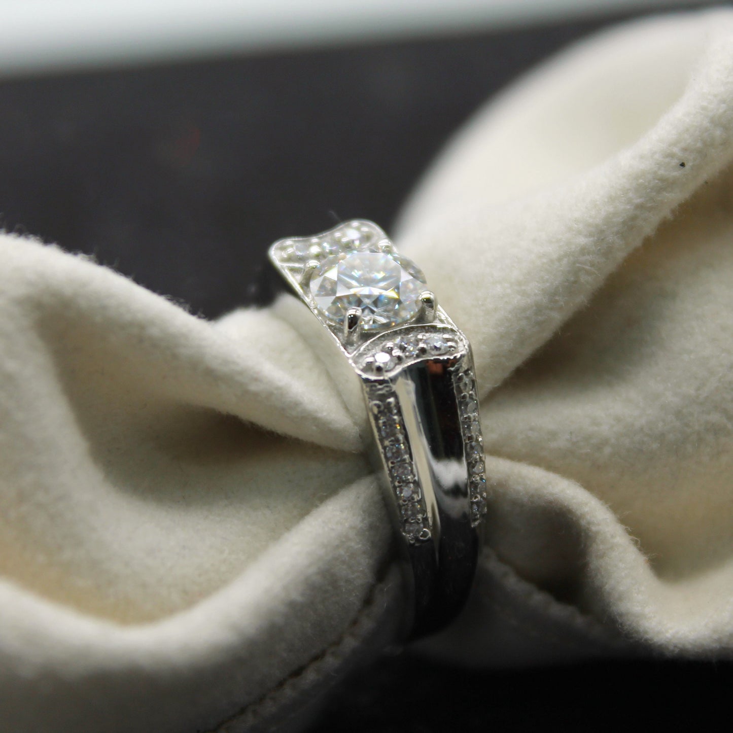 Round Cut Moissanite Diamond Men's Ring, 925 Sterling Silver Proposal Ring, Wedding & Engagement Ring, 6.5 MM Excellent Cut Ring for Him