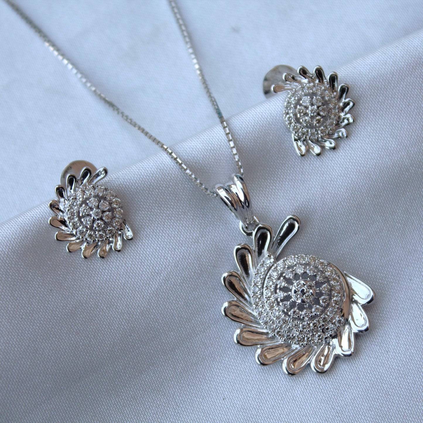 Real Diamond 18K Gold Necklace Set, IGI Certified Diamond Jewelry Set, Chain Pendant Necklace with Stud Earrings, Designer Diamond Jewelry