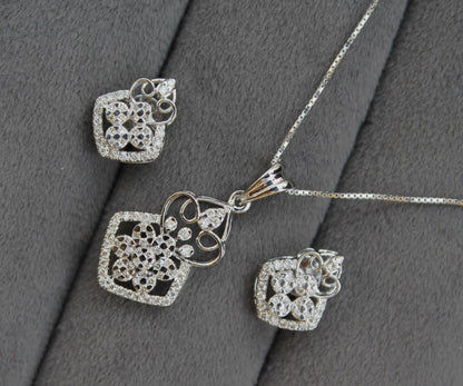 IGI Certified Diamond Jewelry, Natural Diamond Gold Jewelry, 18K Solid Gold Pendant with Chain and Stud Earring Set, Lightweight Dainty Set