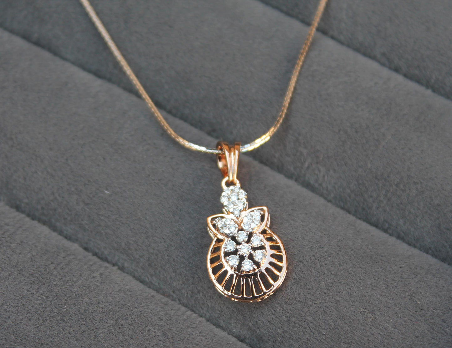 VS-SI Certified Natural Diamonds, 18K Gold Diamond Jewelry Set, Designer Pendant with Chain for Bride, Necklace Earrings Combo Set