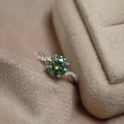 Green Brilliant Cut Moissanite Gold Ring for Women, Elegant Solid White Gold Ring, Prong Setting Lightweight Gold Ring, 18k Gold Jewelry