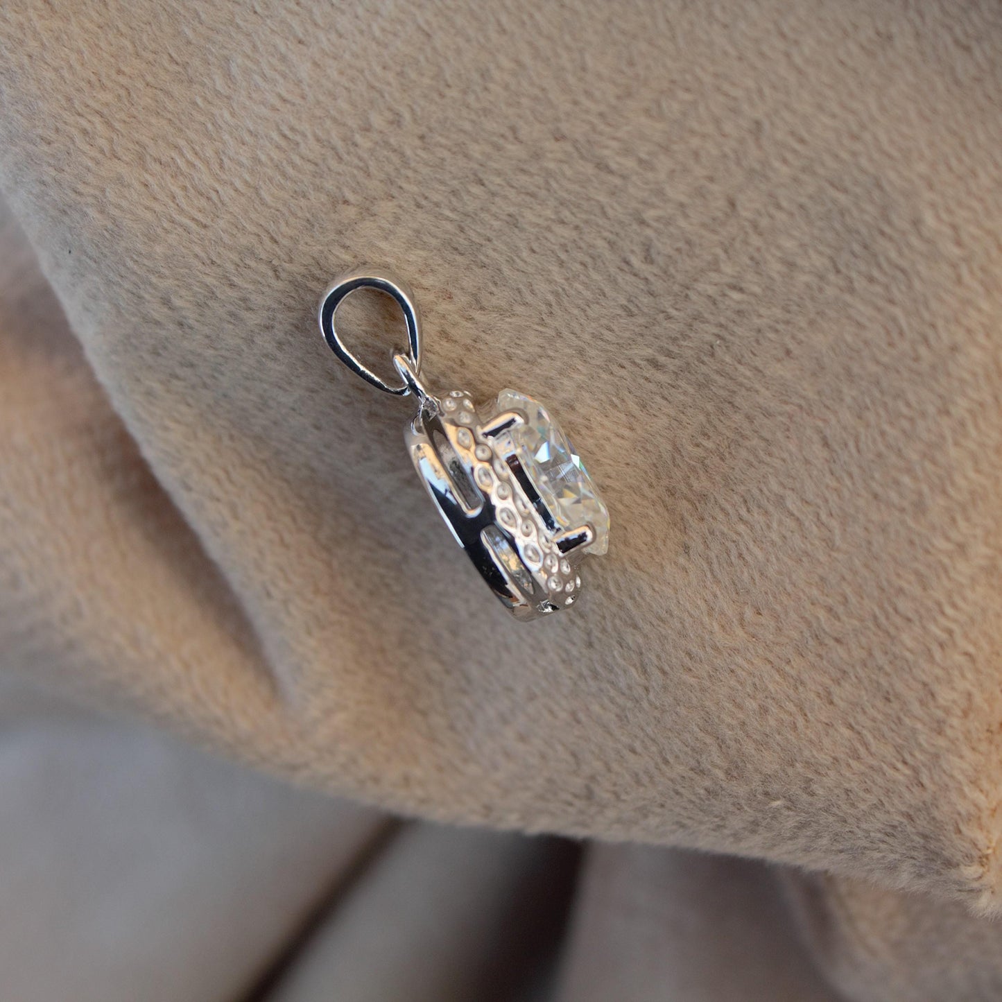 Moissanite 925 Sterling Silver Pendant, Oval Cut White Stone Pendant for Men and Women, Minimalist Pendant for Chain, Silver Charm Pendant