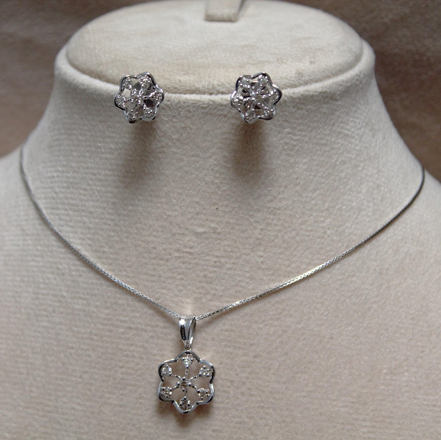 Floral Shape Solitaire Diamond Necklace Earrings Set,18k White Gold Real Diamond Jewelry Set, Chain Pendant with Stud Earrings, Gift for Her