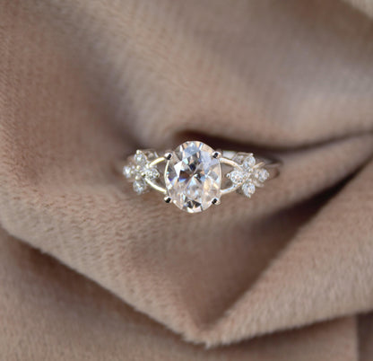 Silver Dainty Ring in Moissanite White Stone, 925 Sterling Silver Engagement Ring, Colorless Moissanite Jewelry, Perfect Gift for Bridesmaid