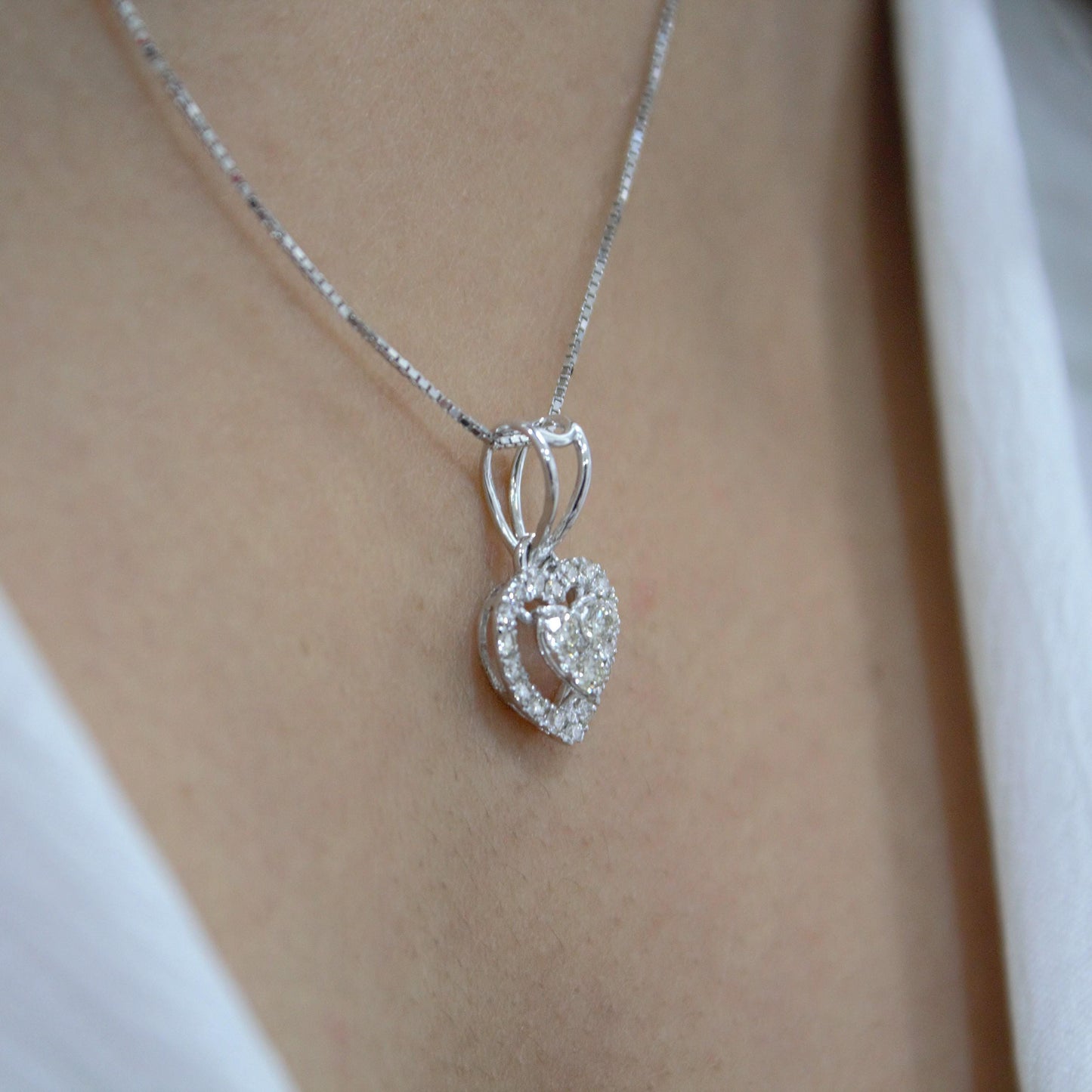 Heart Diamond Solitaire Halo Pendant, Lightweight Diamond Pendant, 18k White Gold Bridal Jewelry, Solid Gold Pendant with Chain for Gift