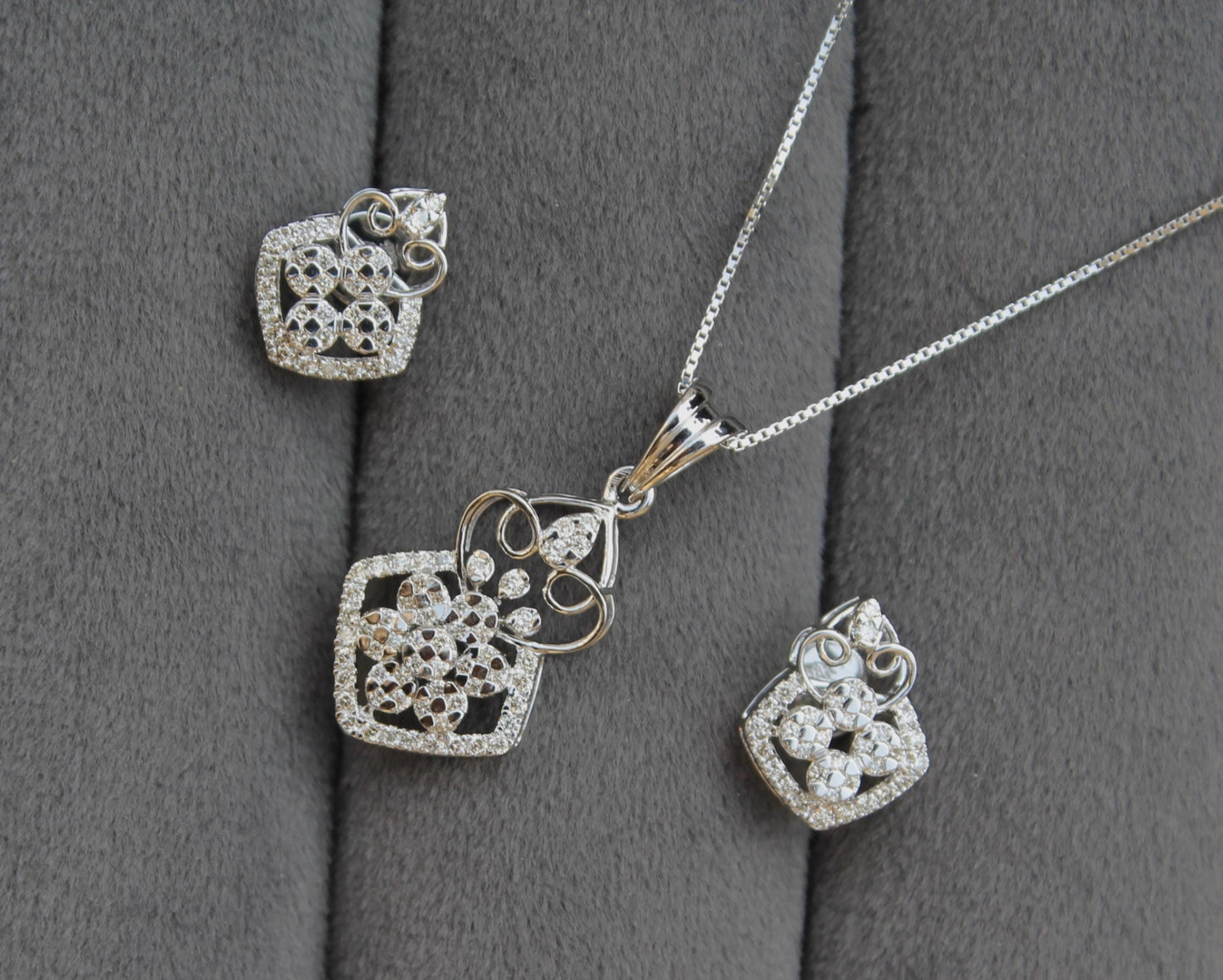 IGI Certified Diamond Jewelry, Natural Diamond Gold Jewelry, 18K Solid Gold Pendant with Chain and Stud Earring Set, Lightweight Dainty Set