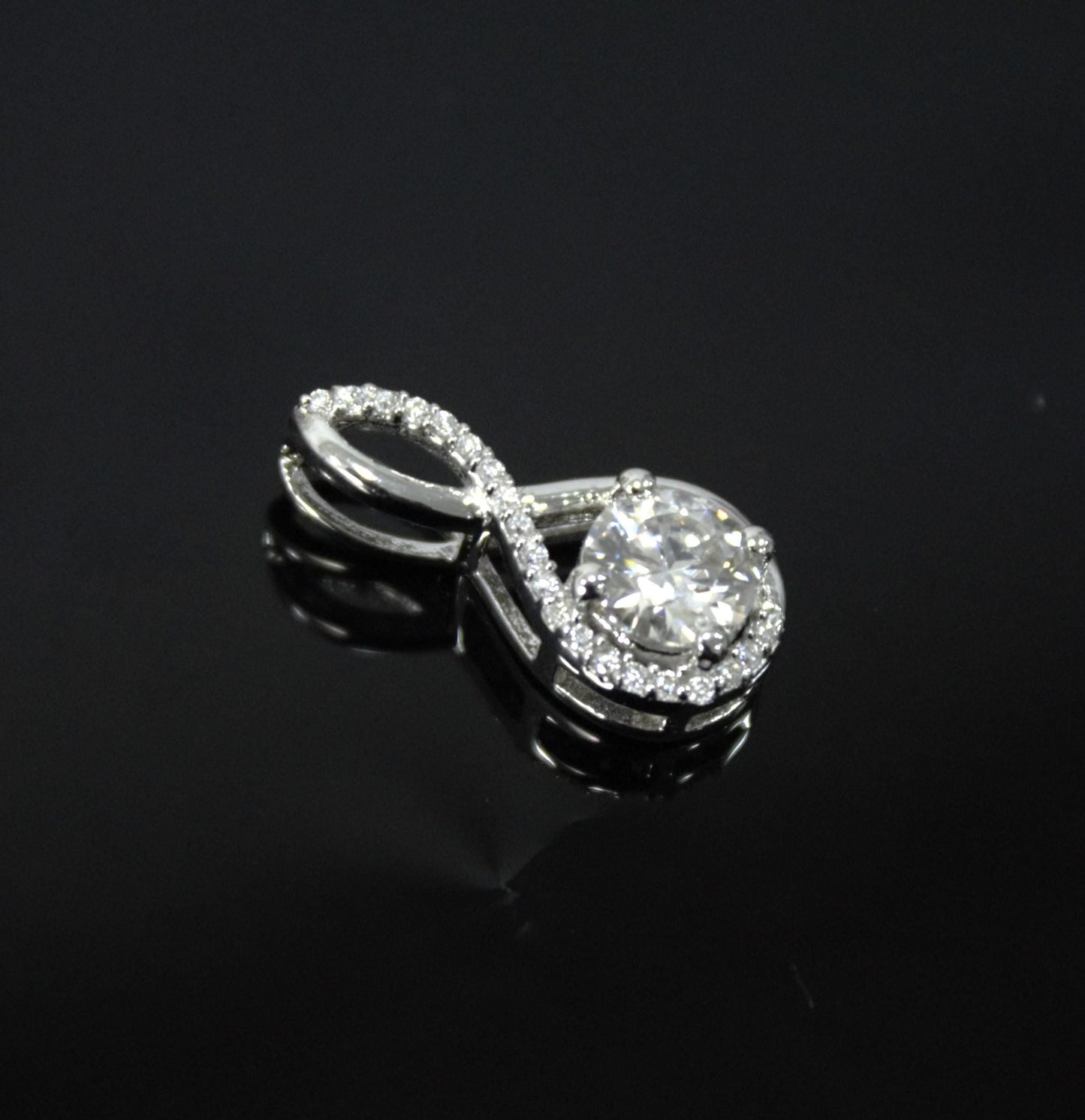 Colorless Moissanite Pendant in 925 Sterling Silver, Round Cut Stone Pendant, White Stone Minimalist Pendant, Silver Dainty Pendant Jewelry