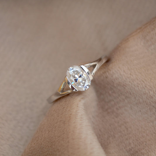 Minimalist Oval Cut 925 Silver Ring, Colorless Moissanite Ring, Dainty Engagement Ring, Silver Propose Ring for Her, Moissanite Jewelry Gift