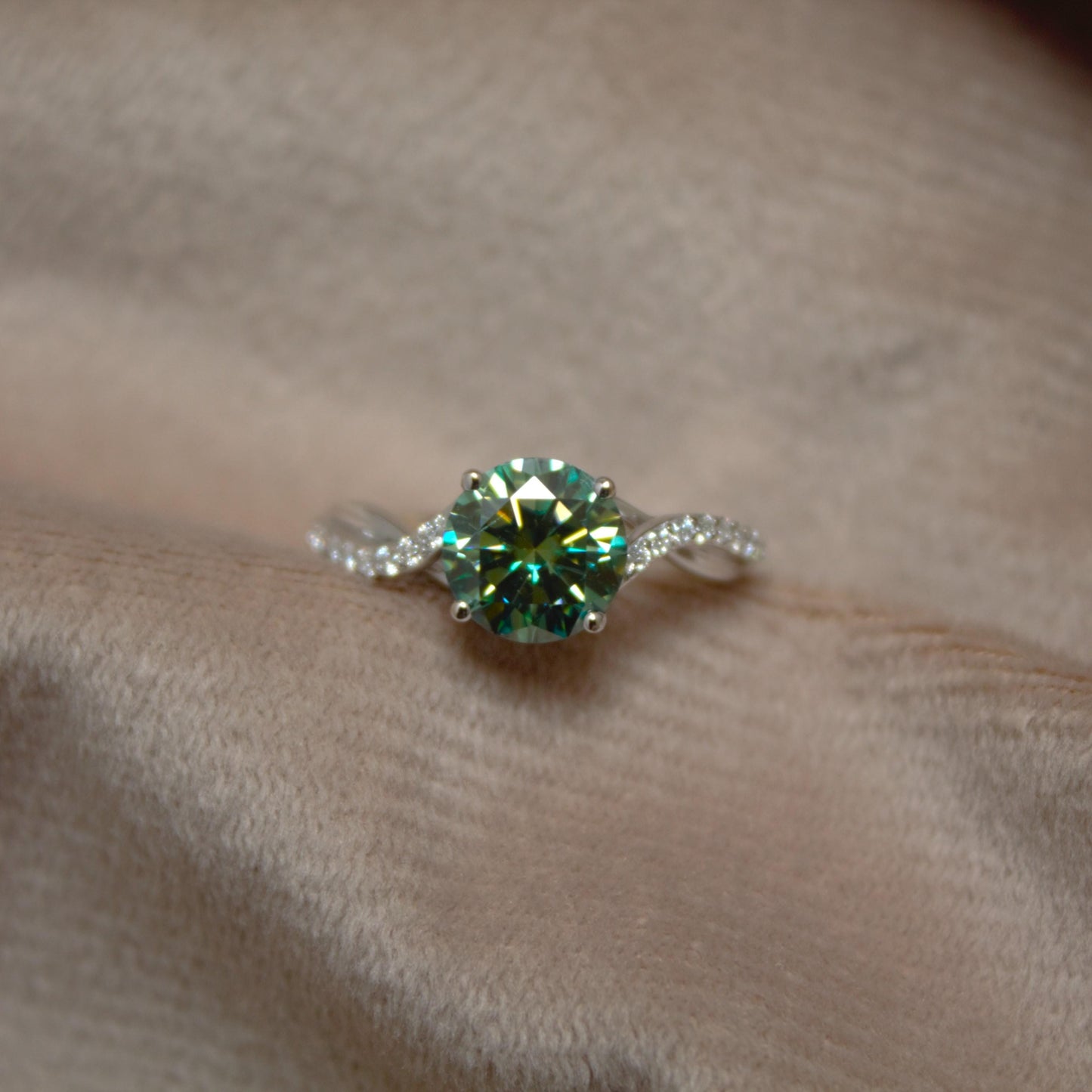 Green Brilliant Cut Moissanite Gold Ring for Women, Elegant Solid White Gold Ring, Prong Setting Lightweight Gold Ring, 18k Gold Jewelry