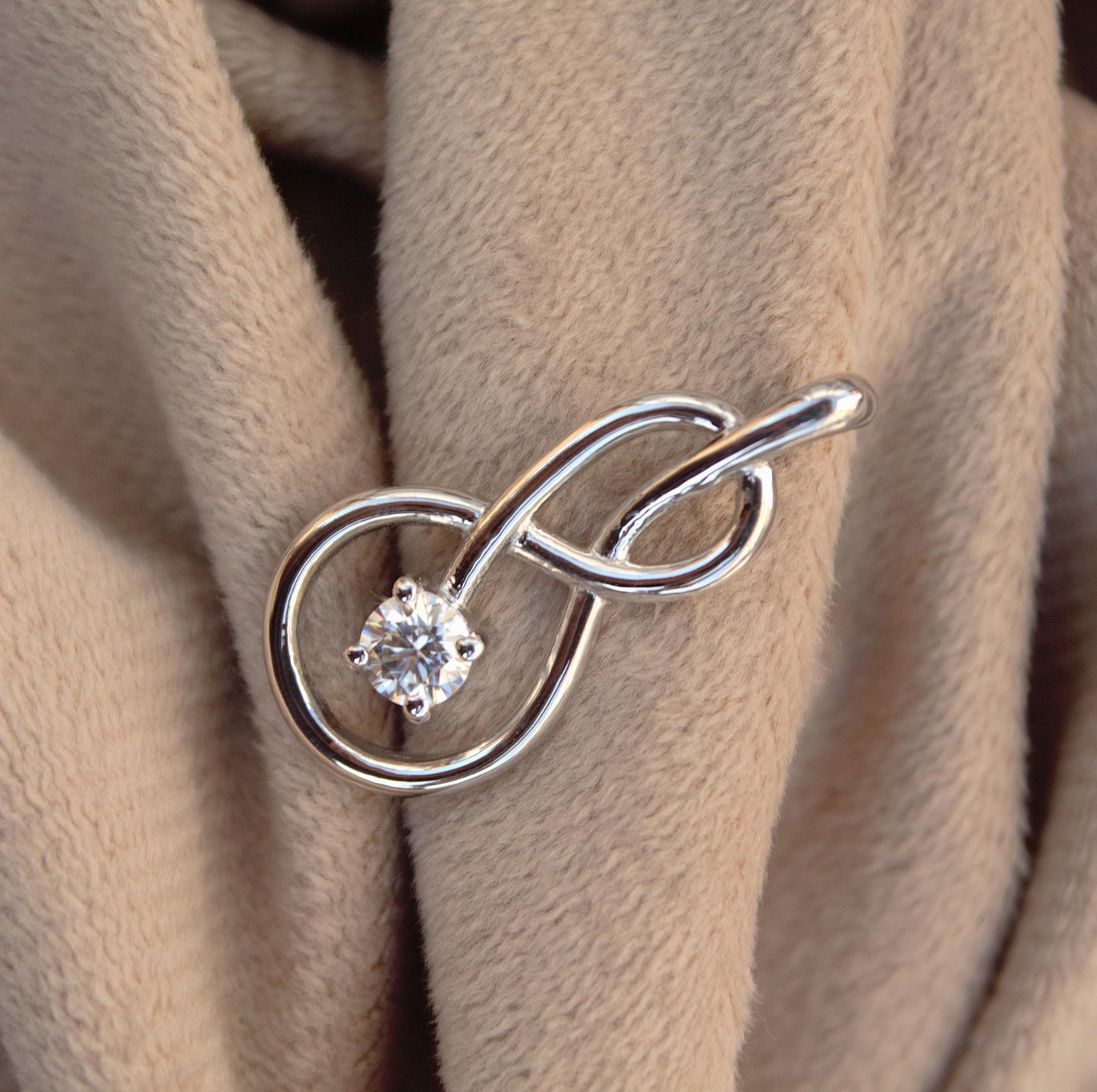 Moissanite 925 Sterling Silver Twisted Style Pendant, Vintage Silver Pendant, Round Cut Vintage Jewelry, Designer Lightweight Travel Jewelry