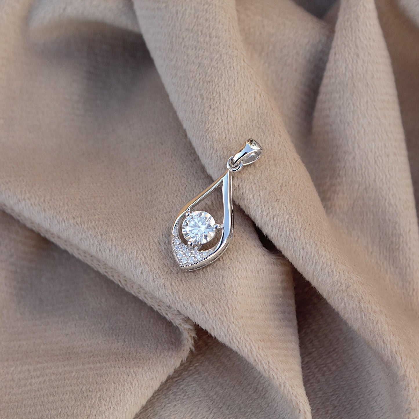 Silver Moissanite Charm Pendant for Her, 925Sterling Silver Minimalist Pendant, Round Cut Stone Pendant for Chain, Anniversary Gift for Wife