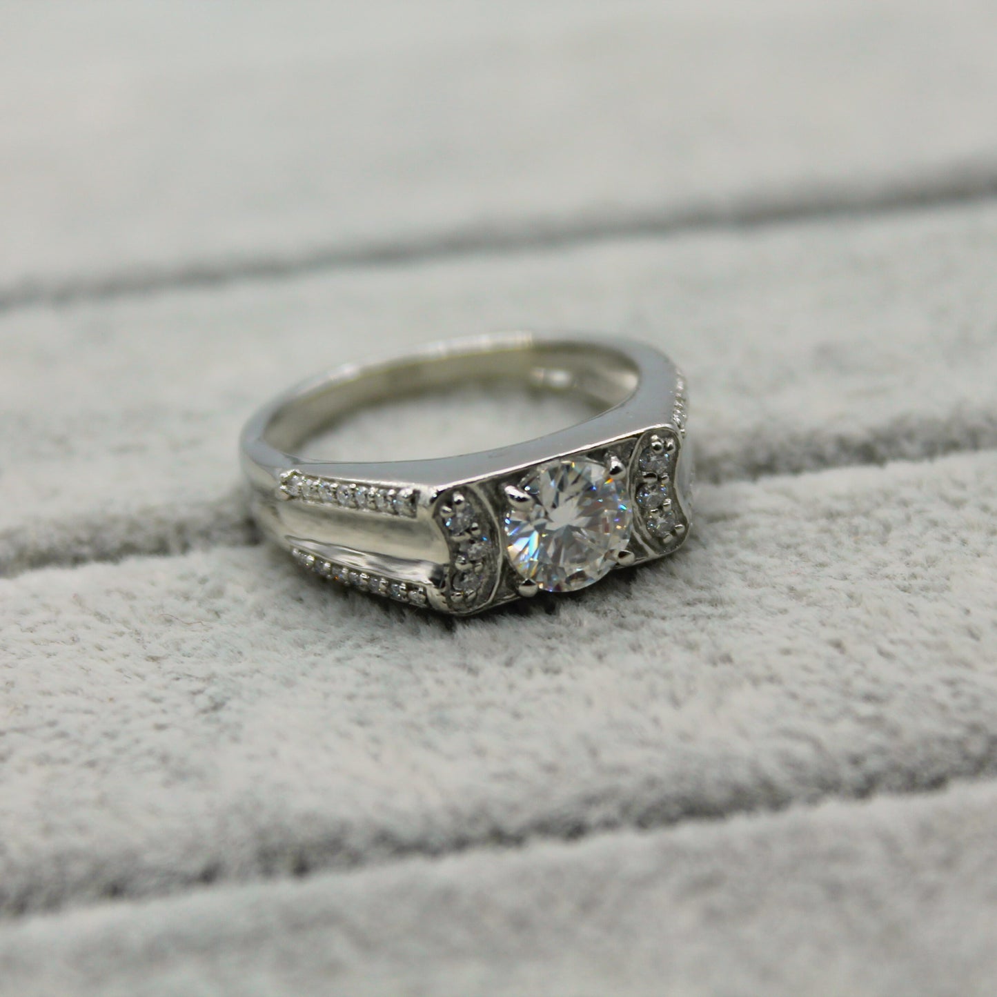 Round Cut Moissanite Diamond Men's Ring, 925 Sterling Silver Proposal Ring, Wedding & Engagement Ring, 6.5 MM Excellent Cut Ring for Him