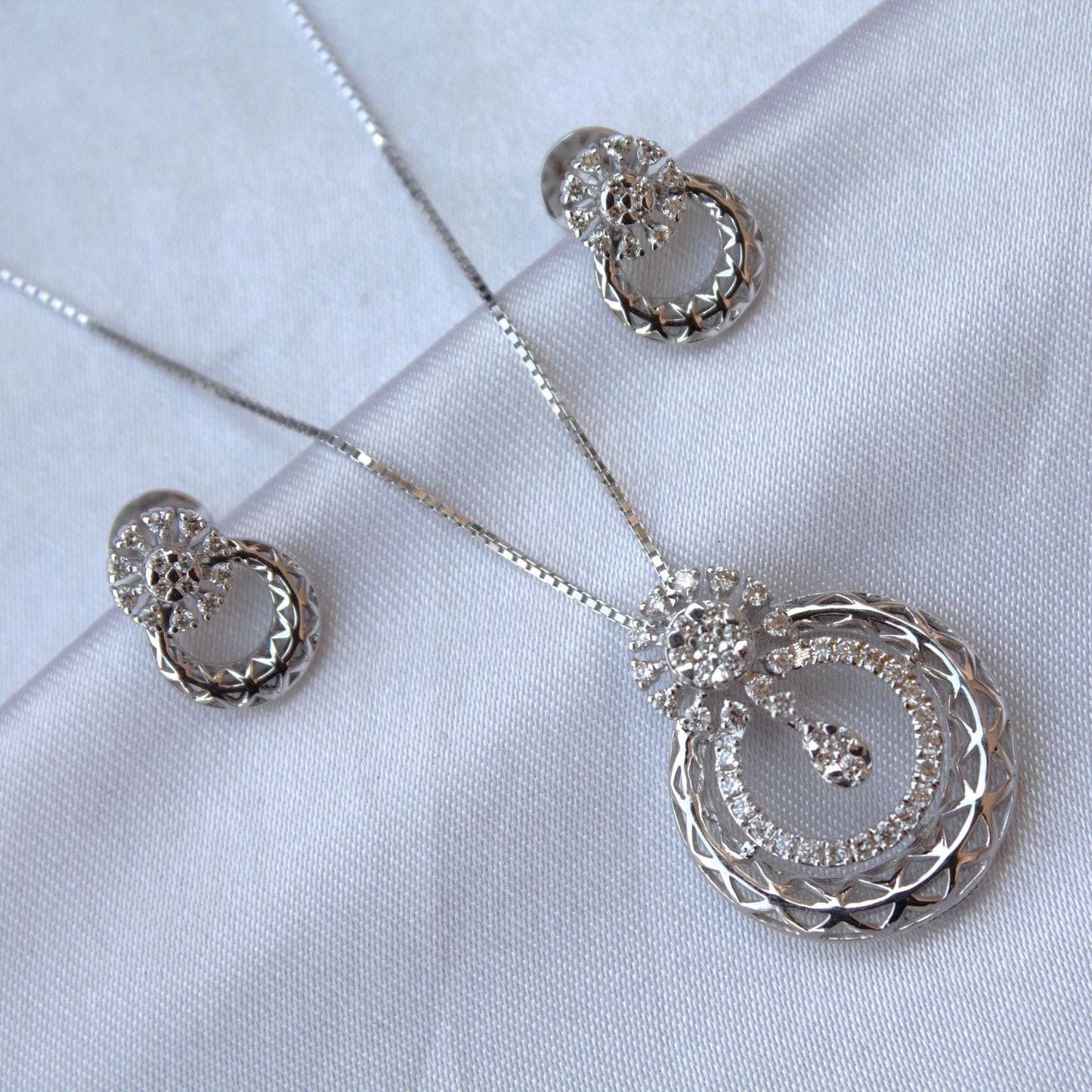 White Gold Pendant with Stud Earrings Set, 18k Gold Diamond Jewelry Set, Handmade Vintage Jewelry Set, Designer Statement Certified Jewelry