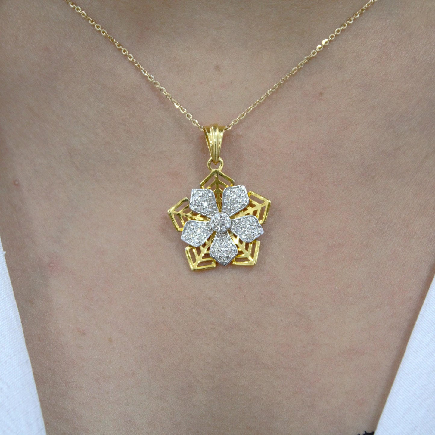 Yellow Gold Diamond Jewelry Set, 18k Gold Pendant Earring Set, Floral Design Classic Jewelry, Gold Chain Pendant with Stud Earrings for Her