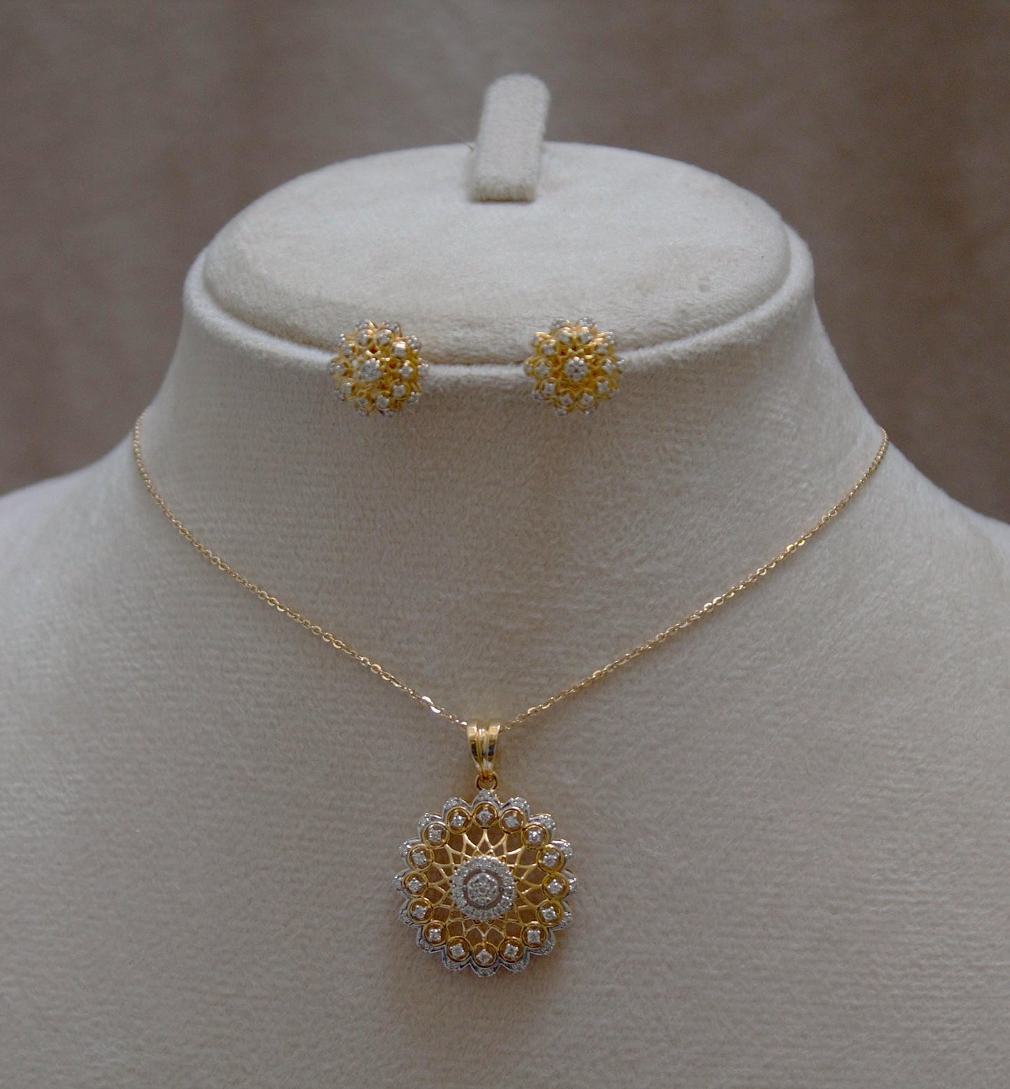 Real Gold Diamond Jewelry Set, 18k Yellow Gold Pendant Earring Set, Natural Diamond Jewelry Set for Bride, Ethnic Style Jewelry in Gold