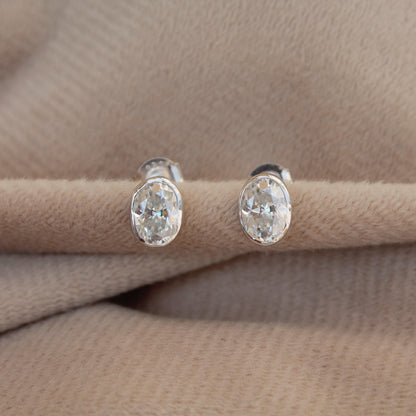 Minimalist Oval Cut Moissanite Stone Stud Earrings, 925 Sterling Silver Earrings, Lightweight Moissanite Stud Earring, Perfect Gift for Wife