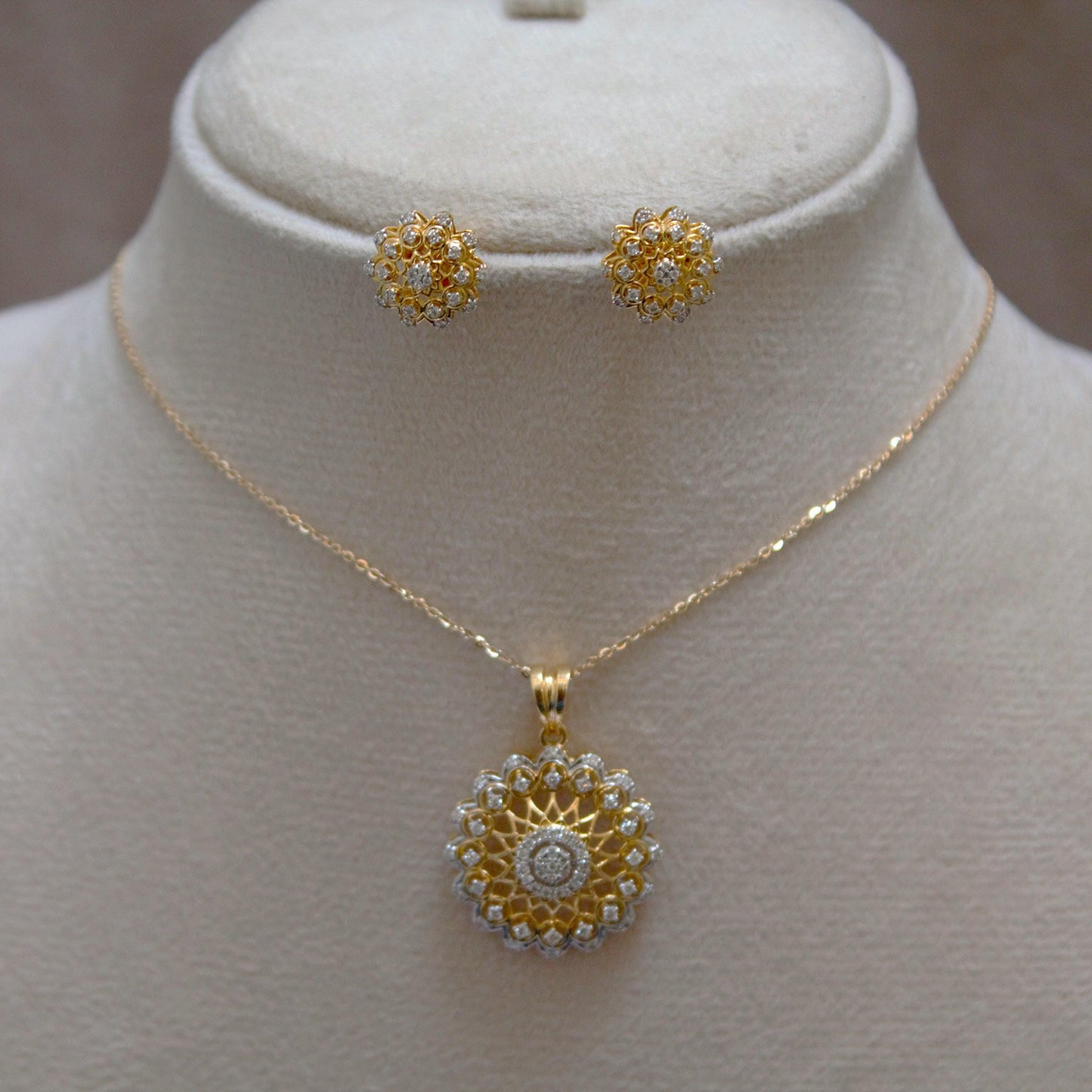 Real Gold Diamond Jewelry Set, 18k Yellow Gold Pendant Earring Set, Natural Diamond Jewelry Set for Bride, Ethnic Style Jewelry in Gold