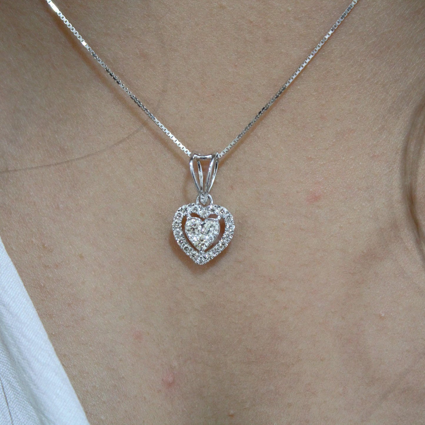 Heart Diamond Solitaire Halo Pendant, Lightweight Diamond Pendant, 18k White Gold Bridal Jewelry, Solid Gold Pendant with Chain for Gift