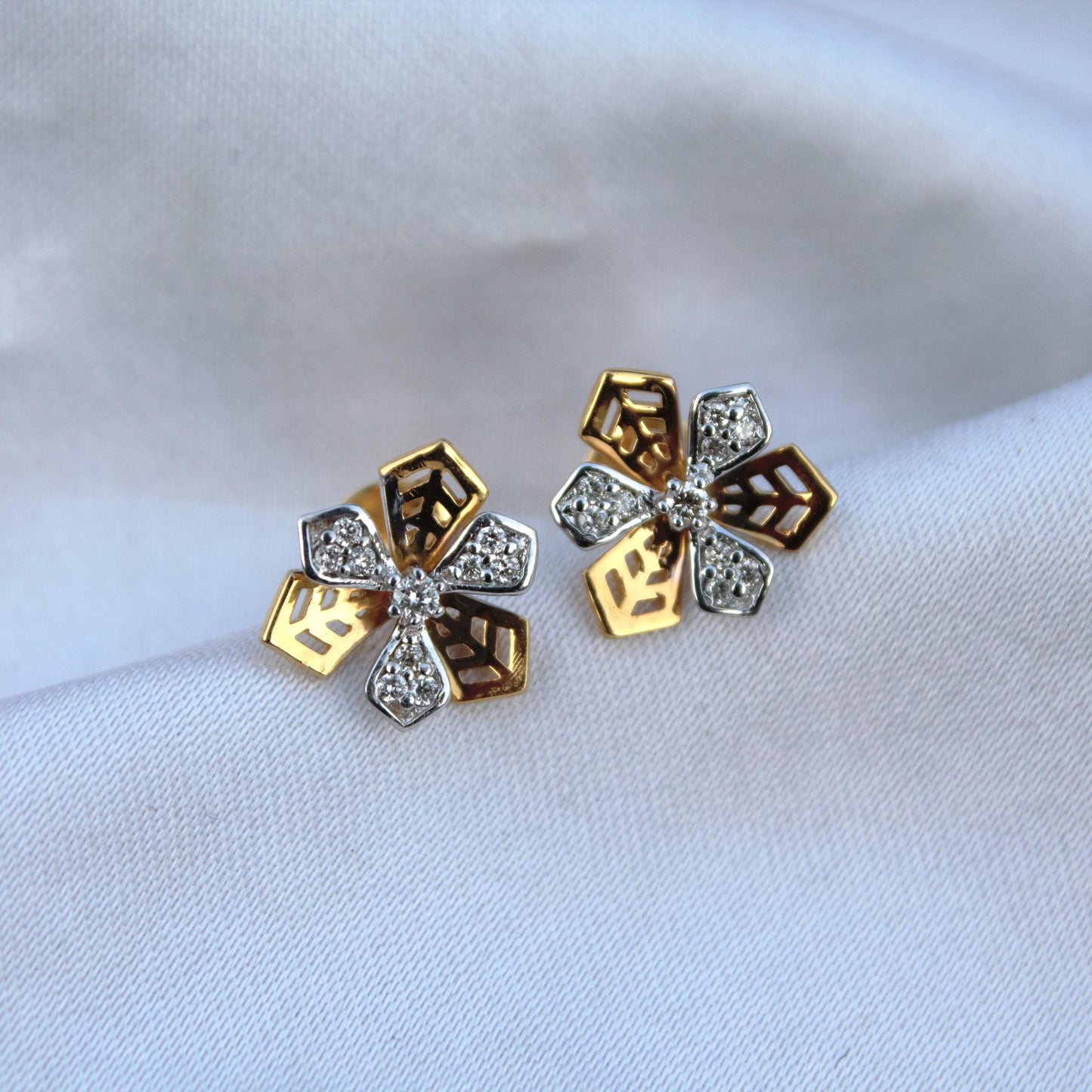 Yellow Gold Diamond Jewelry Set, 18k Gold Pendant Earring Set, Floral Design Classic Jewelry, Gold Chain Pendant with Stud Earrings for Her