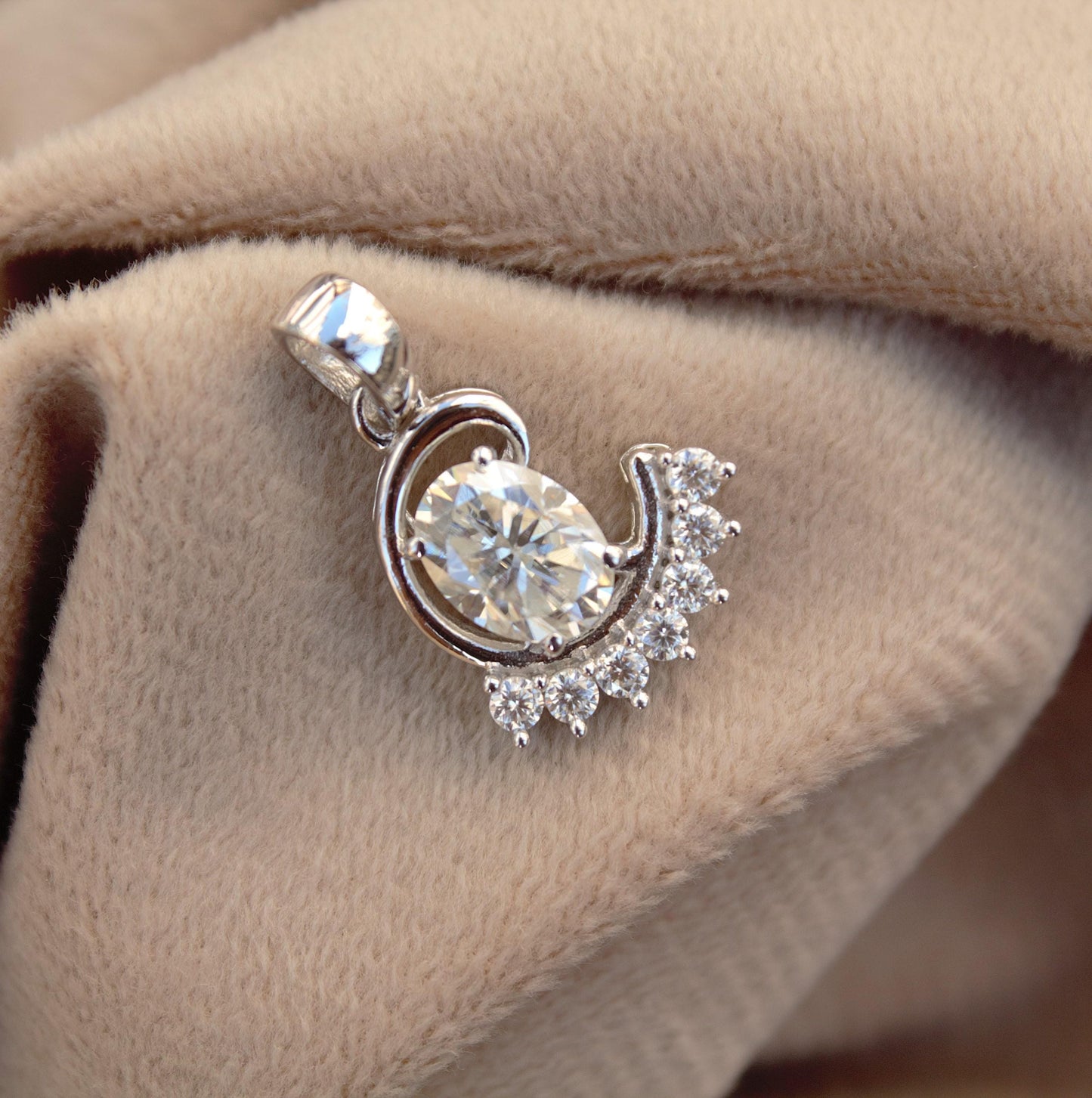 D Color VVS1 Clarity Moissanite Pendant in 925 Sterling Silver, Oval and Round Cut Pendant, Prong Set Pendant, Silver Charm Jewelry for Her