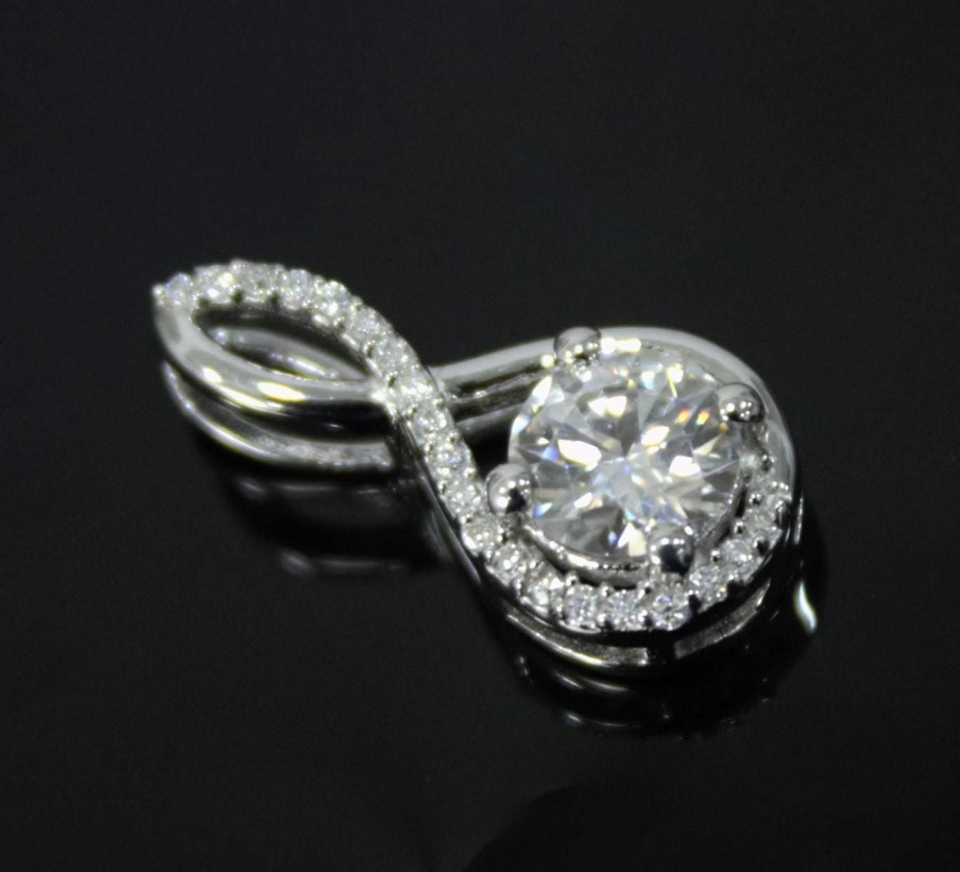 Colorless Moissanite Pendant in 925 Sterling Silver, Round Cut Stone Pendant, White Stone Minimalist Pendant, Silver Dainty Pendant Jewelry