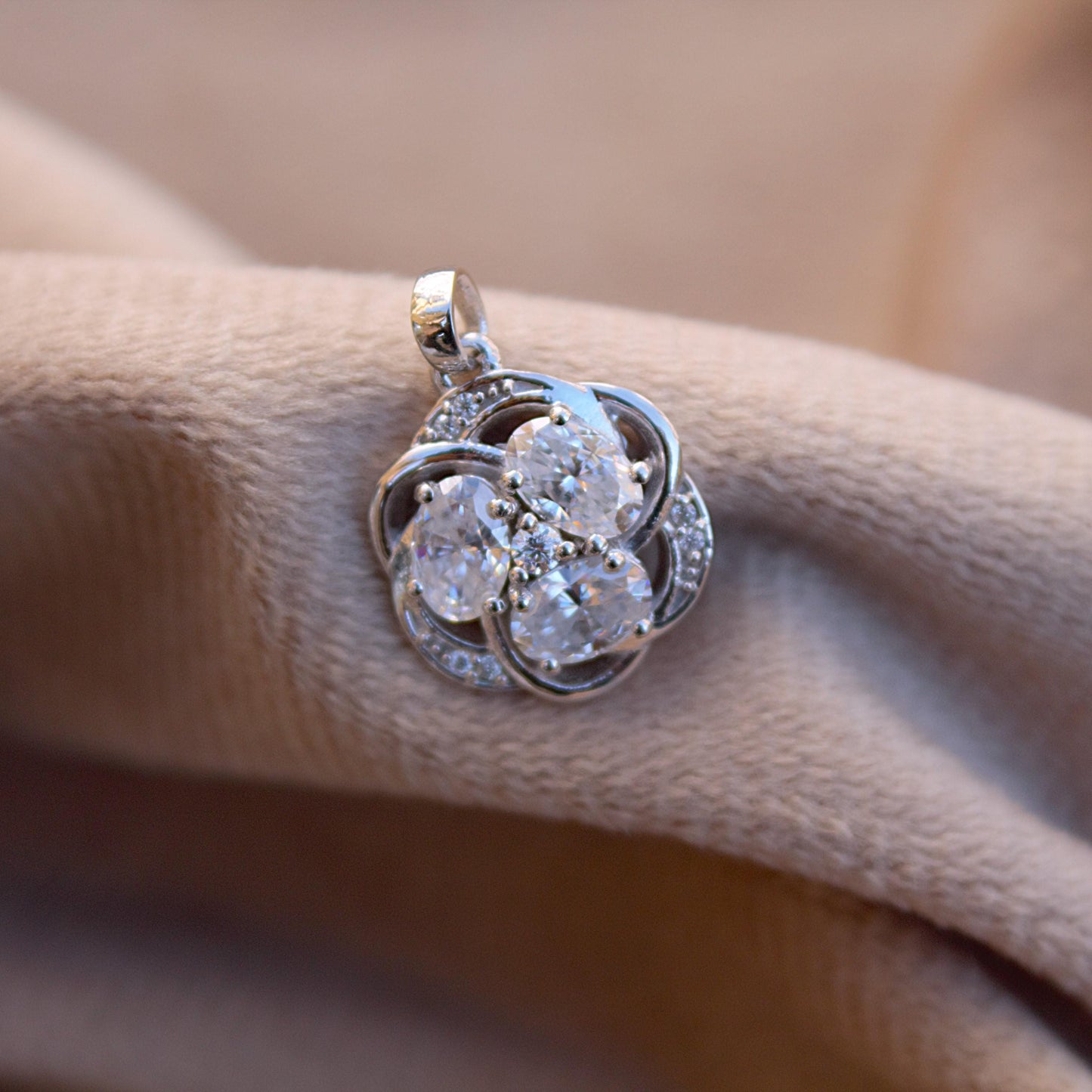 925 Sterling Silver Moissanite Oval Cut Pendant, Silver Dainty Pendant, Designer Jewelry for Her, Moissanite Jewelry, Pendant for Chain