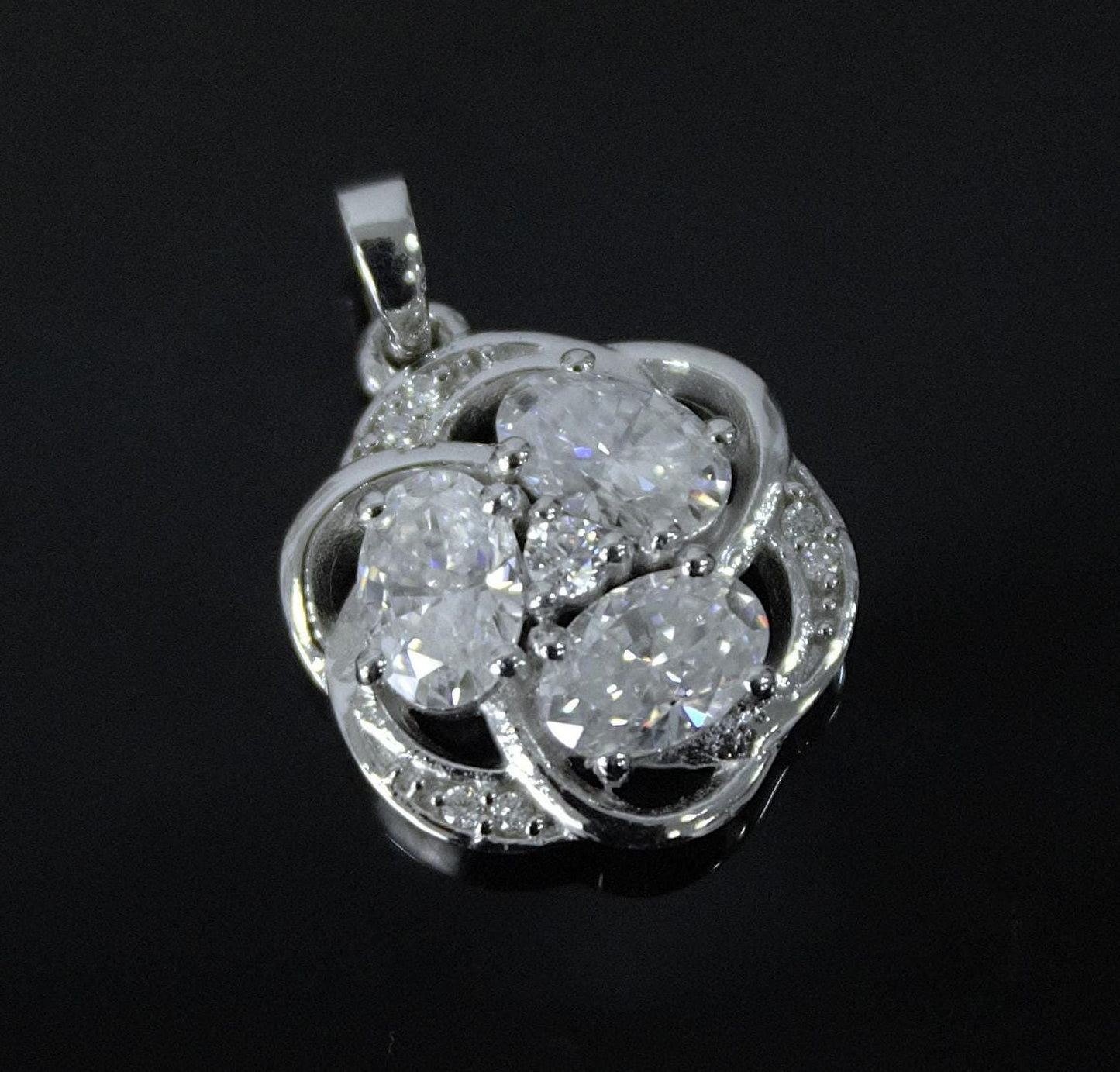 925 Sterling Silver Moissanite Oval Cut Pendant, Silver Dainty Pendant, Designer Jewelry for Her, Moissanite Jewelry, Pendant for Chain