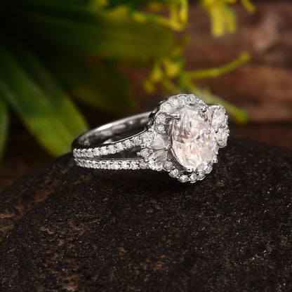Moissanite Oval Cut Ring, 10k 14k 18k Solid Gold Jewelry, Cluster Moissanite Ring, All Ring Sizes Available, Perfect Gift for Engagement