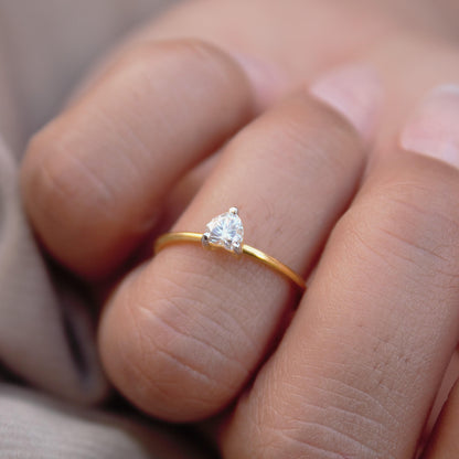 D Color VVS1 Moissanite Ring, 18K Solid Gold Heart Ring, 3 Prong Setting Gold Ring, Minimalist Moissanite Gold Heart Ring For Her