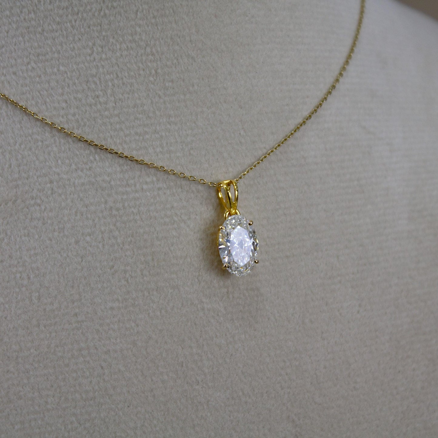 D Color Oval Moissanite Necklace in Gold,  VVS1 Clarity Elegant Daily Jewelry, Oval Cut Minimalist Moissanite Gold Necklace in 18k Gold