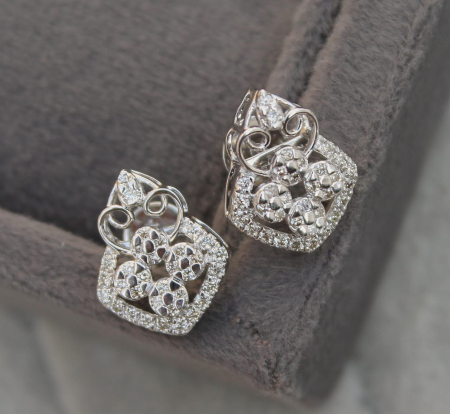 IGI Certified Diamond Jewelry, Natural Diamond Gold Jewelry, 18K Solid Gold Pendant with Chain and Stud Earring Set, Lightweight Dainty Set